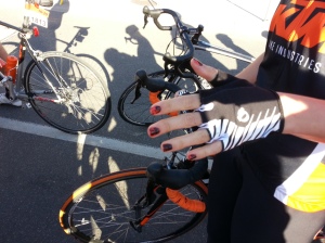 Here's the type of dedication we want to see next year! Nails match the kit which match the bike. Winner.